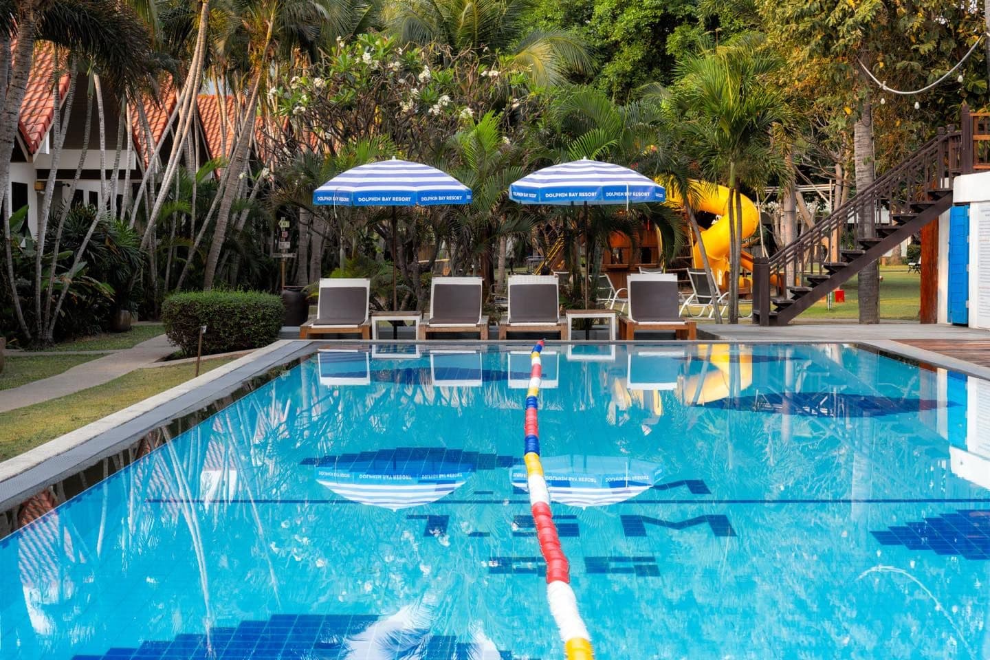 ดอลฟินเบย์ รีสอร์ต (Dolphin Bay Resort )