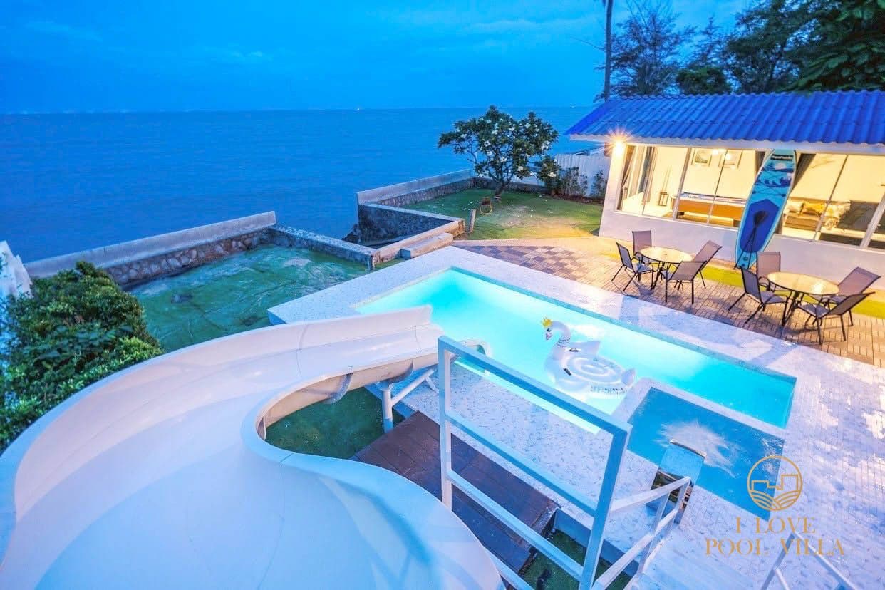 คลาสสิก พูลวิลล่า ริมชายหาด (Classic Beach front Pool Villa)