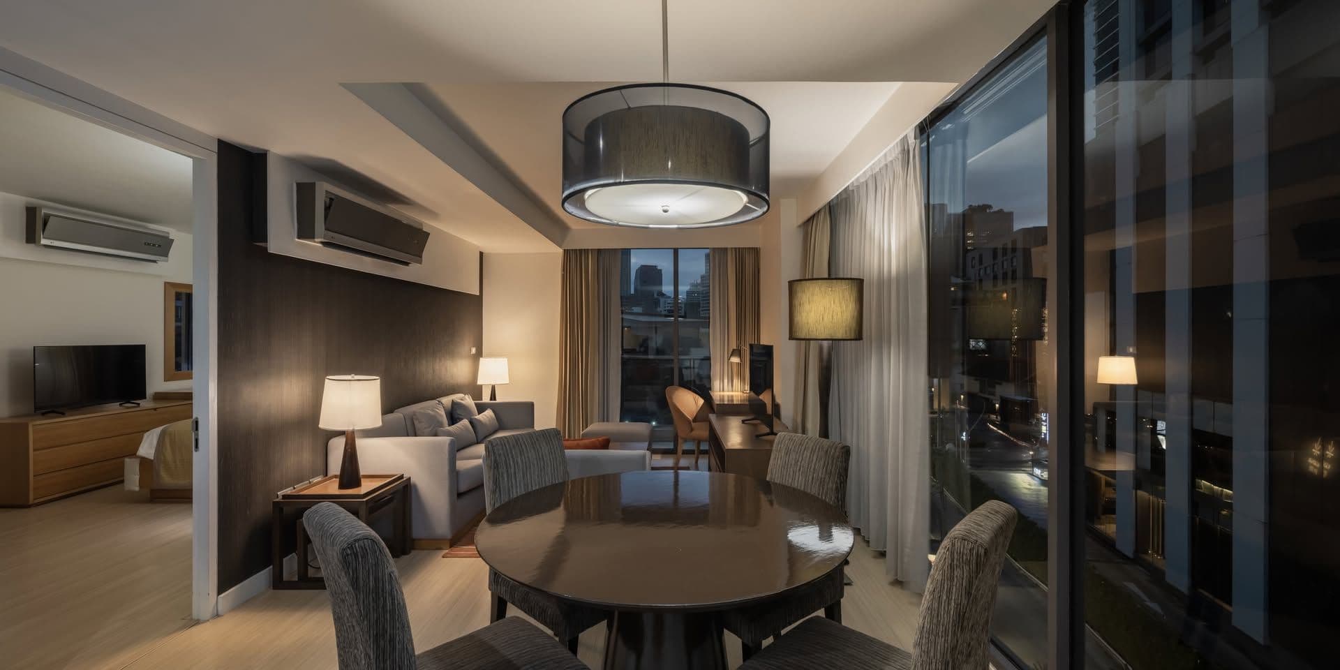 โรงแรมโอ๊ควู้ด เรสซิเดนซ์  สุขุมวิท 24 (Oakwood Residence Sukhumvit 24 Hotel)