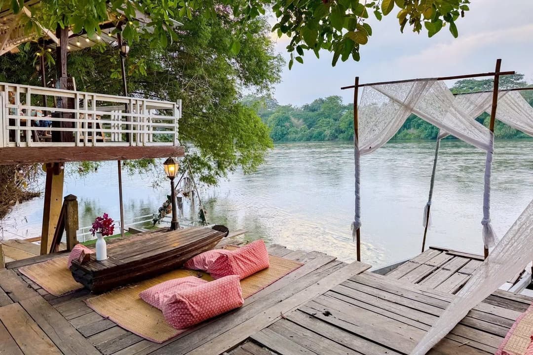 ดิ แอนธีค ริเวอร์ไซค์ (Antique Riverside)