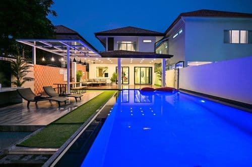 พูลวิลล่า พัทยา (4BD Pool Villa Pattaya with Jacuzzi & Exquisite Pool Villa A) รูปภาพที่ 3