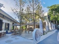 เดอะ ลูน่า บีช เฮาส์ (The Lunar Beach House)