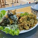 ซีฟู๊ดคลับบางแสน (Seafood Clud Bangsaen)