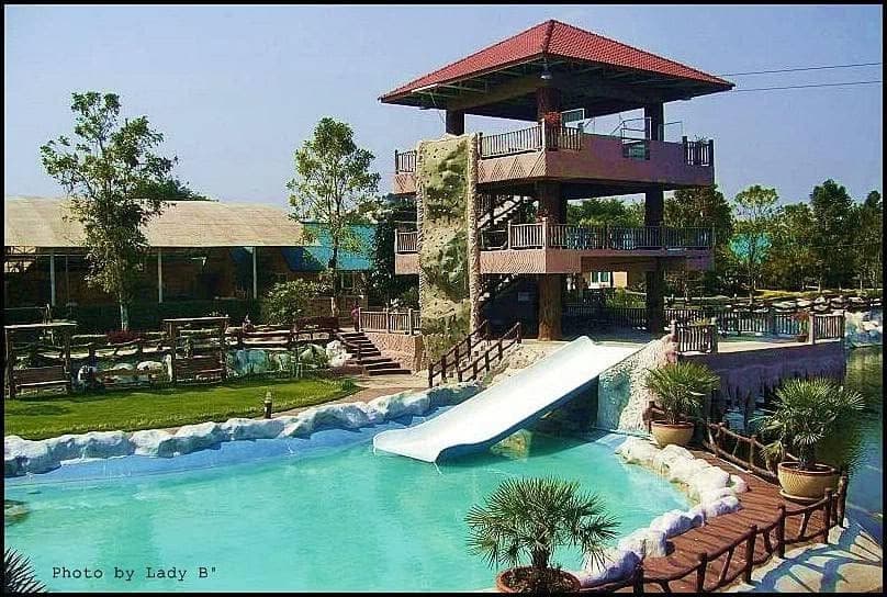 ฉัตรทิพย์ รีสอร์ท (Chartthip resort)