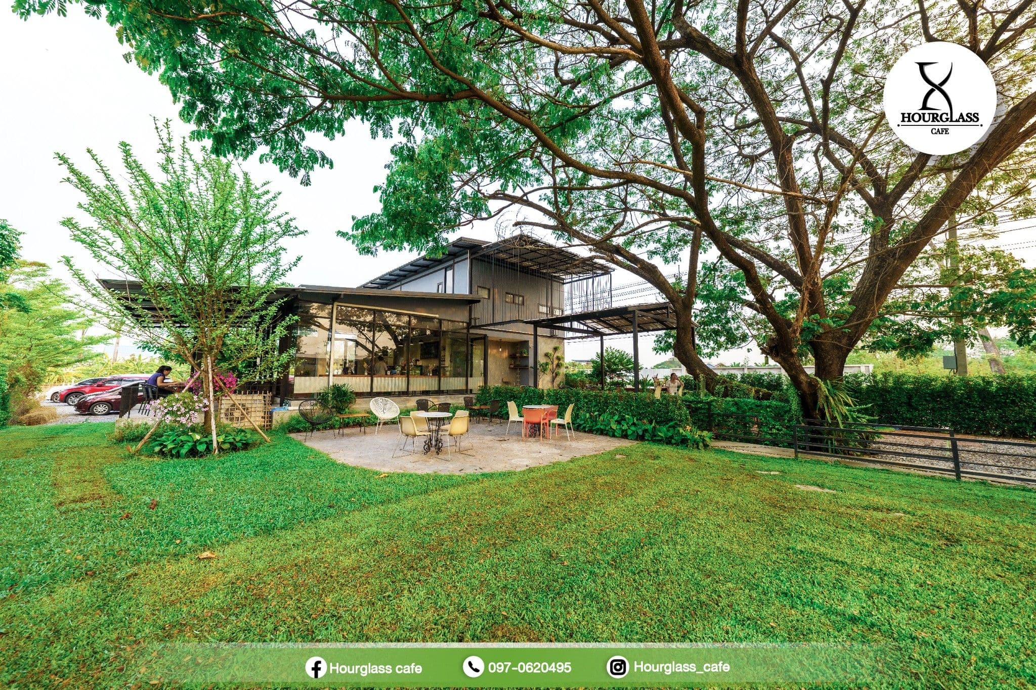 อาวเออร์กลาส คาเฟ่ (Hourglass cafe)