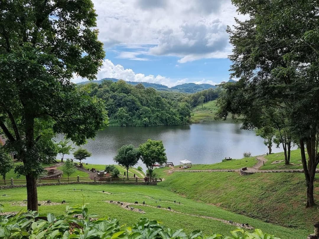 น่าน วอเตอร์ไซด์ ห้องบนเนิน (Nan Waterside Hong Bon Nern)