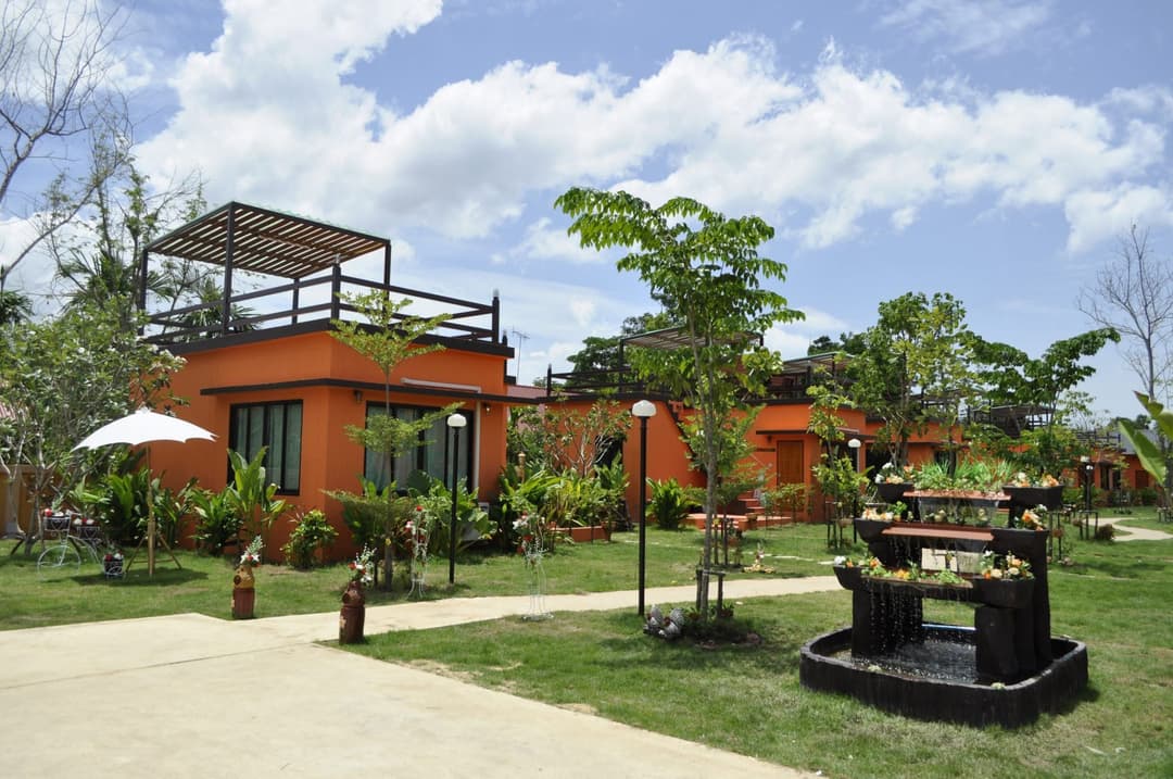 หมื่นล้าน รีสอร์ท (Hmun Lan Resort)