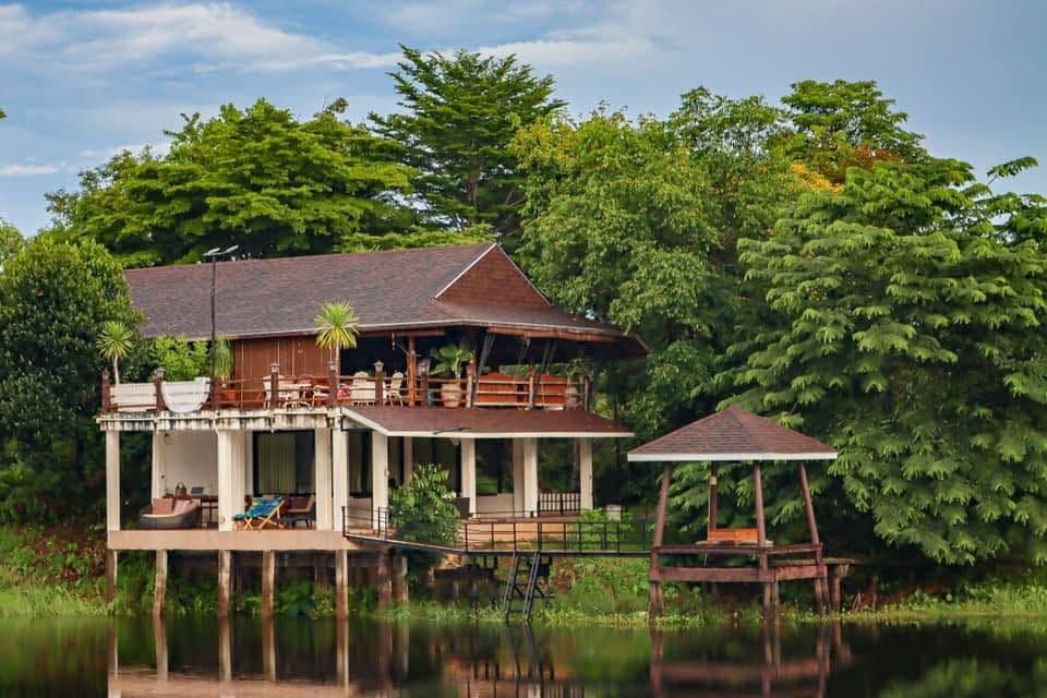 บ้านไร่ไฮโซ (Bamboo House)