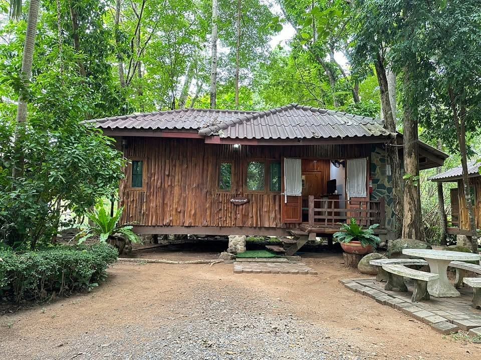 บ้านวาสนา คุ้งน้ำรีสอร์ท (Baan Wassana)