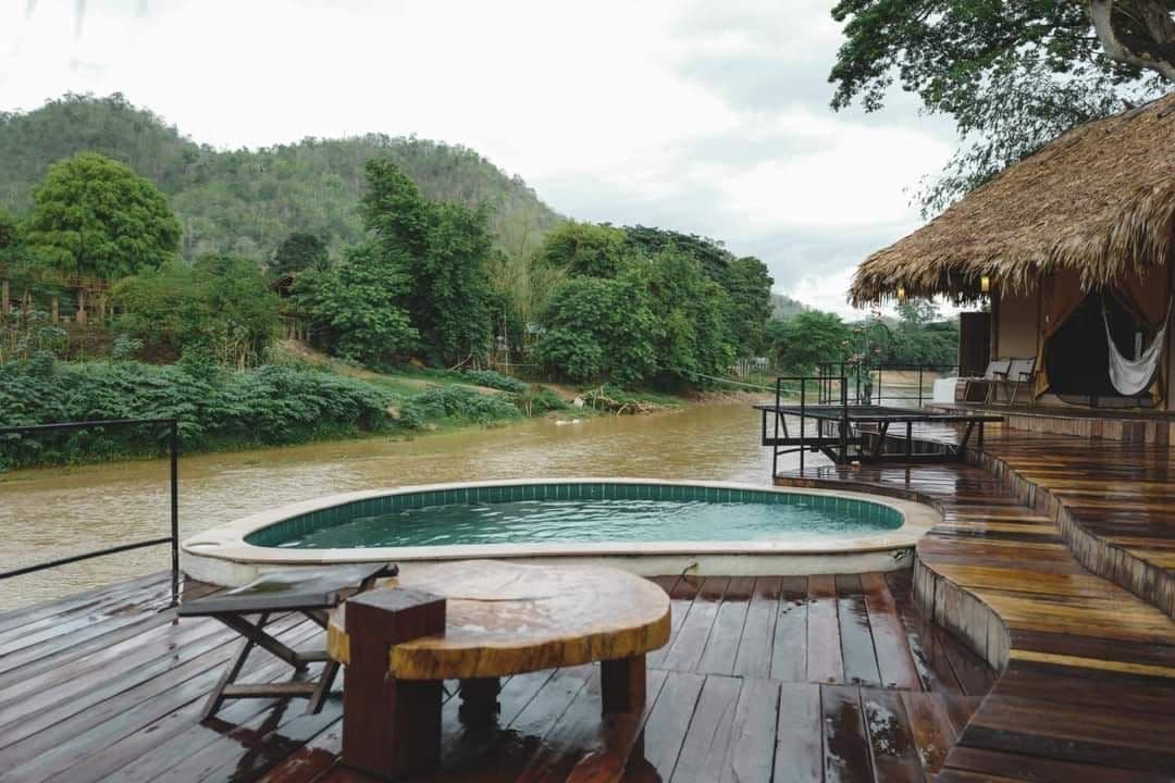 เดอะริเวอร์โฟลส์แคมป์ (The riverflows camp)