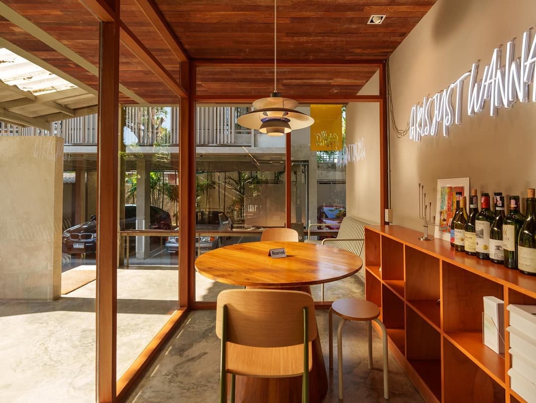 ซันคิส (SUNKISS Pool.Bed.Cafe)