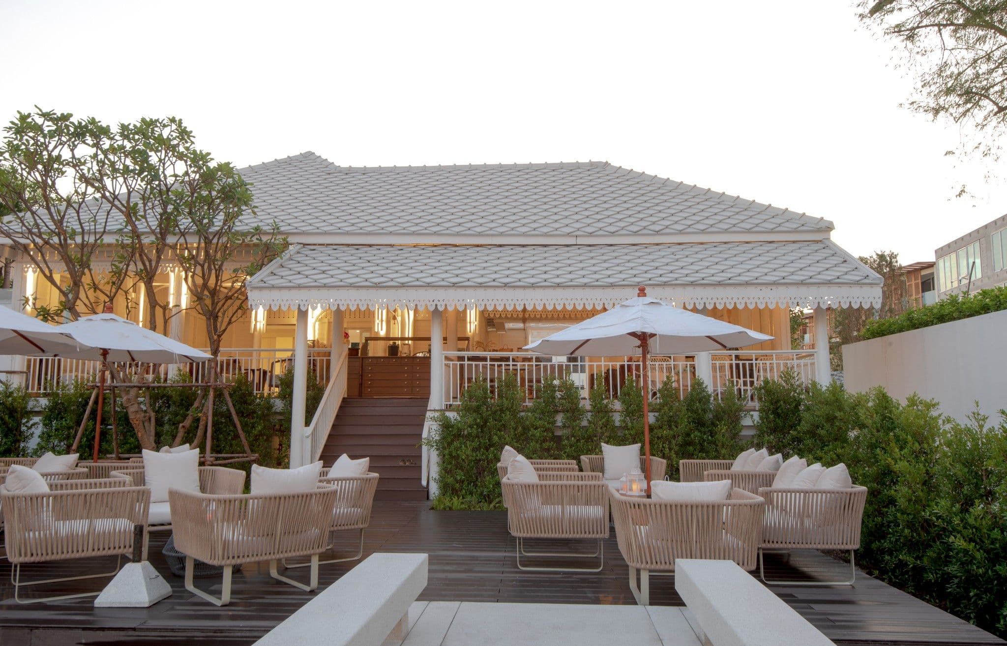 111 โซเชียล เฮาส์ (111 Social House)