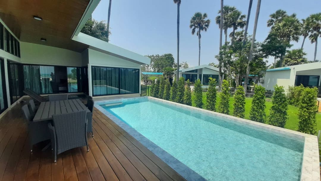 ลาพลาย่า บีช ฟรอนท์ พูลวิลล่า ชะอำ (La Playa Pool Villa Beach Front Cha-am Huahin)
