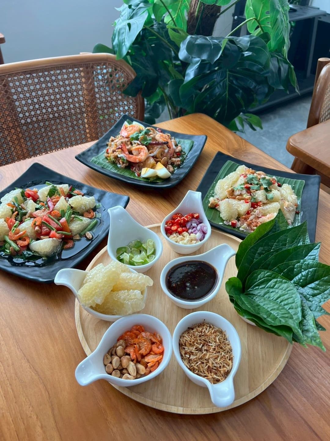ครัวส้มโอหวาน อัมพวา (The Pomelo Amphawa)