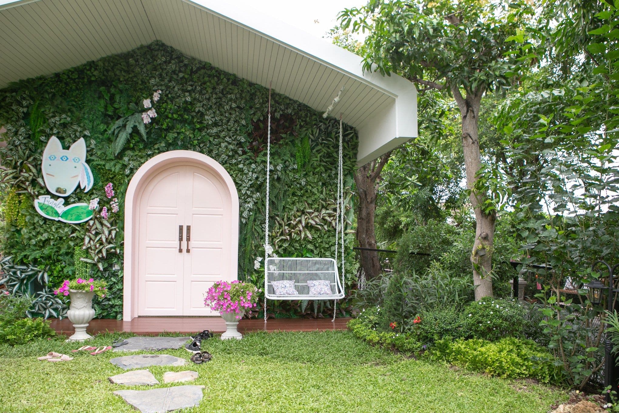 จังเกิ้ลเดอวูฟ คาเฟ่ (Jungle De Woof Cafe)