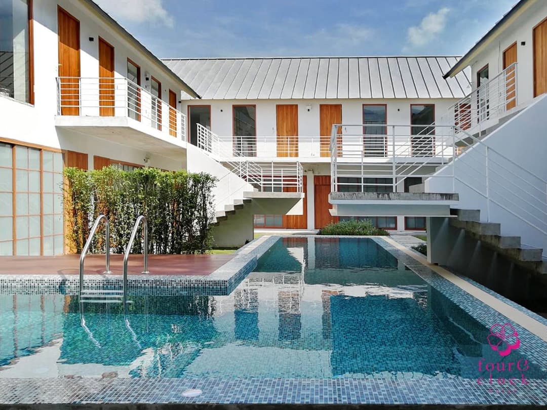 โรงแรมโฟร์ โอคล็อค โฮเต็ล (Four O’clock Hotel)