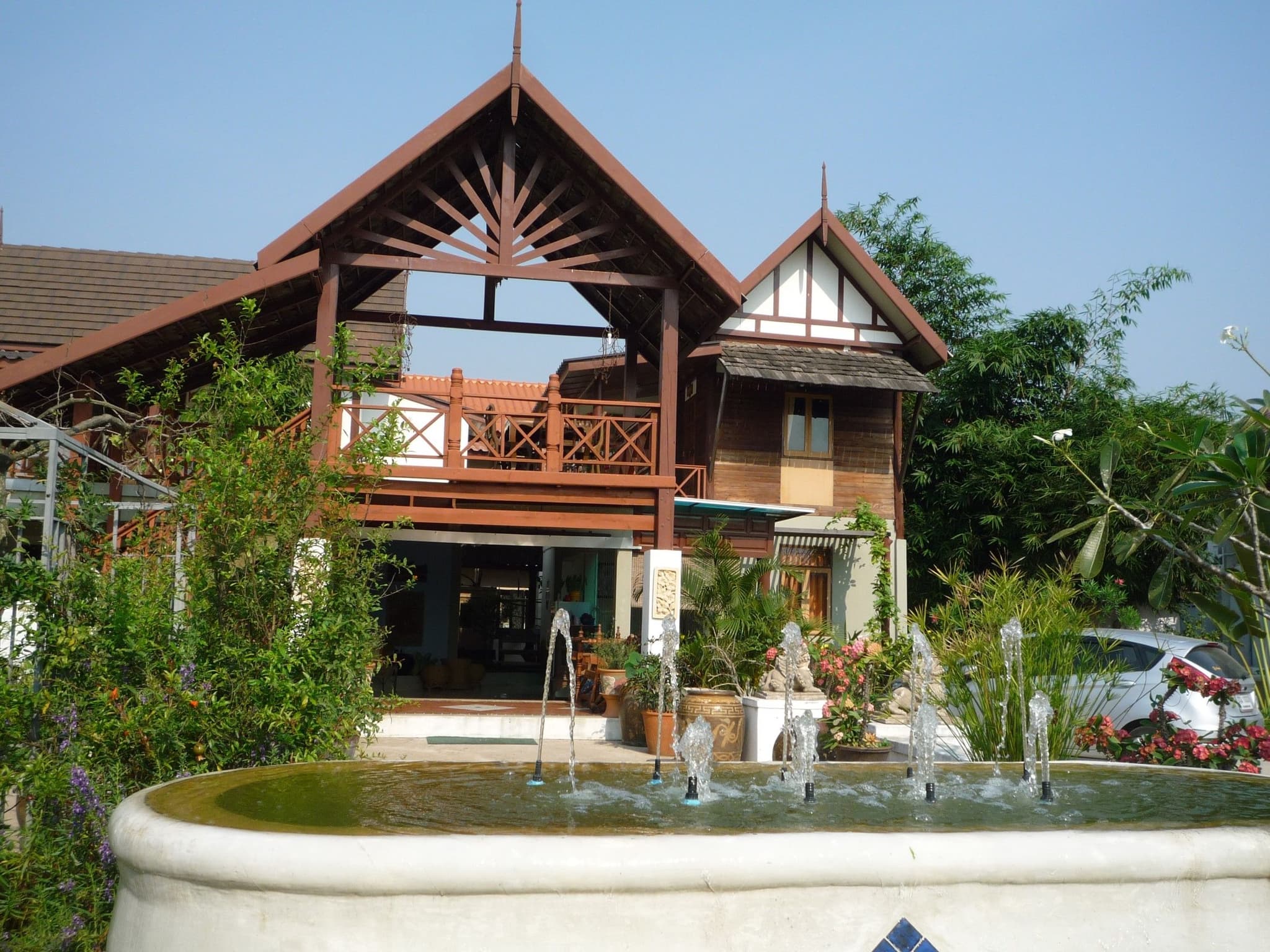 เรือนดอกแก้วรีสอร์ท (Ruan Dok Kaew Resort)